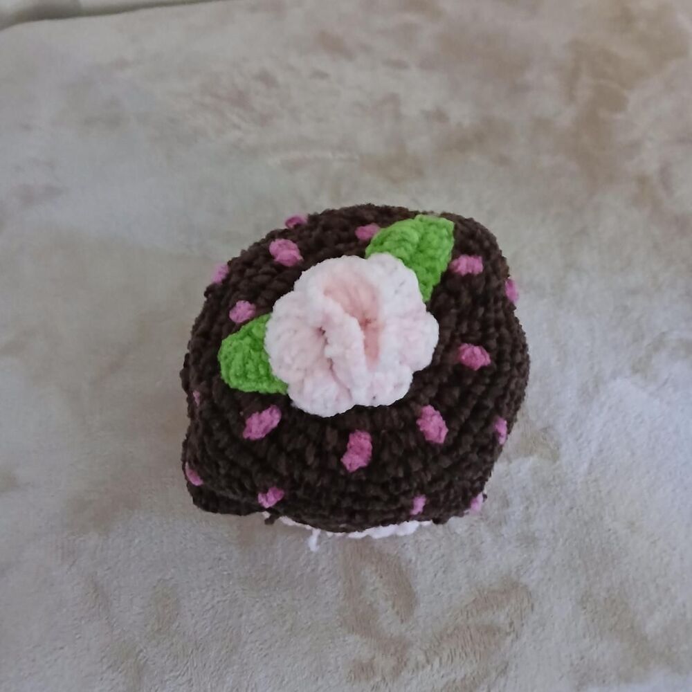 DayLee Design Handmade Chinelle Crochet Cupcake Baby Hat Size 0-6M Coquette